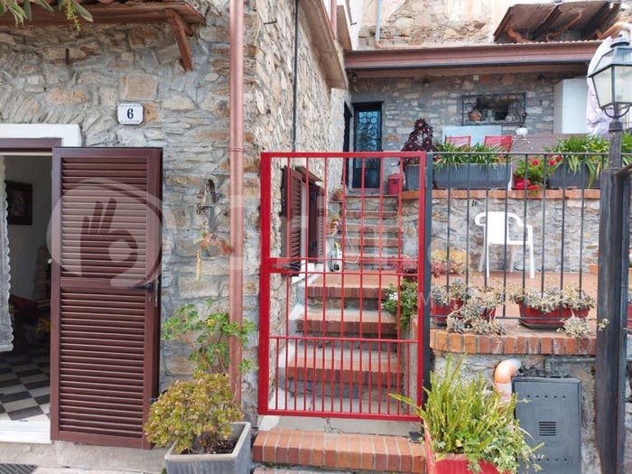 Casa trilocale in vendita in Via XX Settembre, Centro, Cipressa