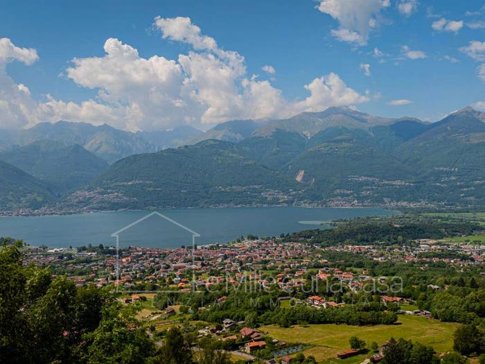 Casa con 6 locali in vendita in Vicolo ai Monti, Colico