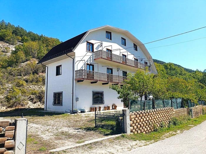 Casa con 6 locali in vendita in Montereale