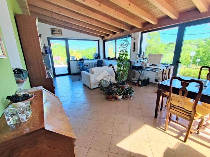 Casa con 6 locali in vendita in Frazione Vigana, Dernice