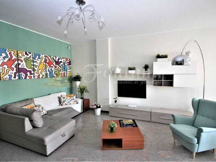 Appartamento quadrilocale in vendita in Via Alfonso Capecelatro, San Siro, Milano