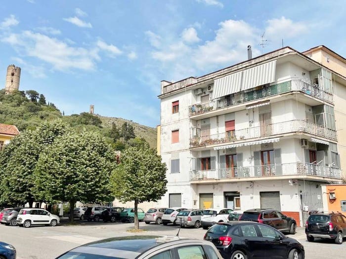 Appartamento con 5 locali in vendita in Piazza della Pace, Centro, Maddaloni