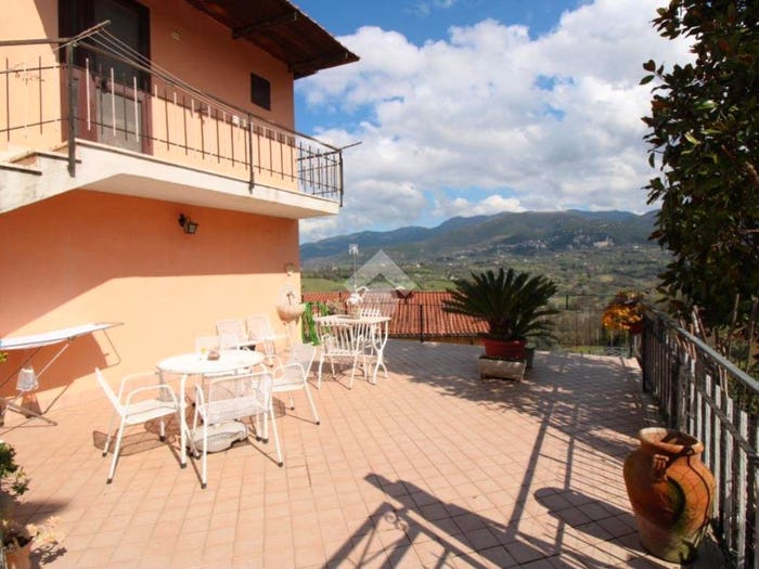 Casa quadrilocale in vendita in VIA OTTORINO CAPRONI, San Luigi, Poggio Mirteto