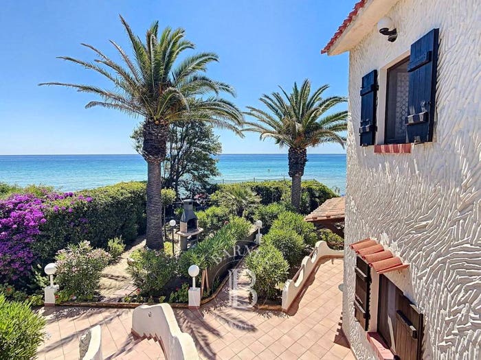 Casa con 6 locali in vendita in Santa Margherita Di Pula, Pula