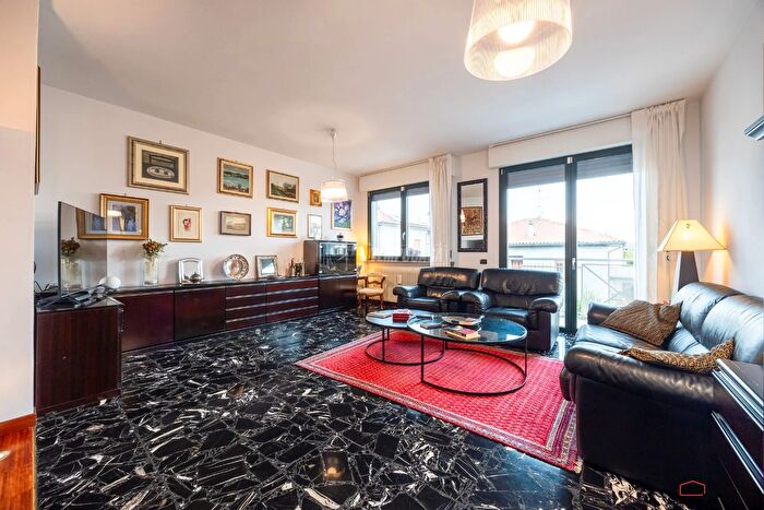Appartamento con 9 locali in vendita in Forli'