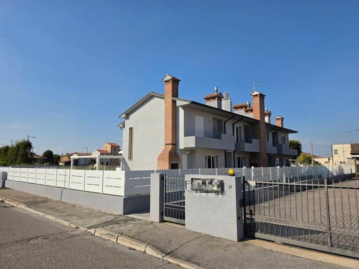 Casa trilocale in vendita in Viale Vincenzo Gallucci, Saletto, Borgo Veneto