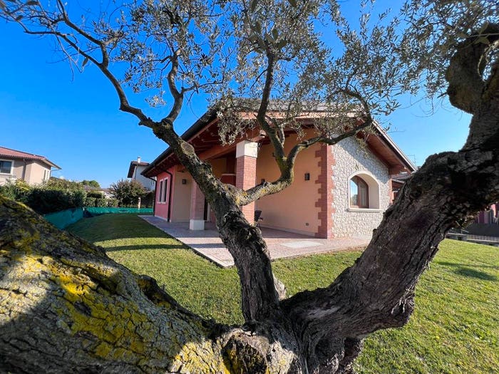 Casa con 6 locali in vendita in Via Abensberg, Centro, Lonigo