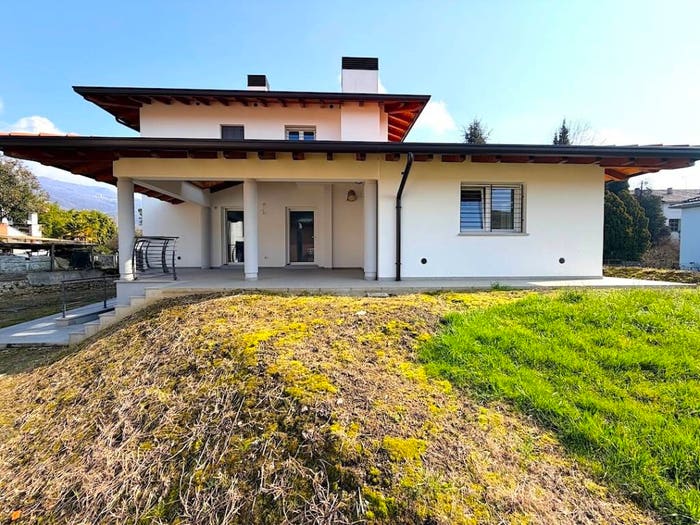 Casa con 6 locali in vendita in Via Giuseppe Garibaldi, Centro, Attimis
