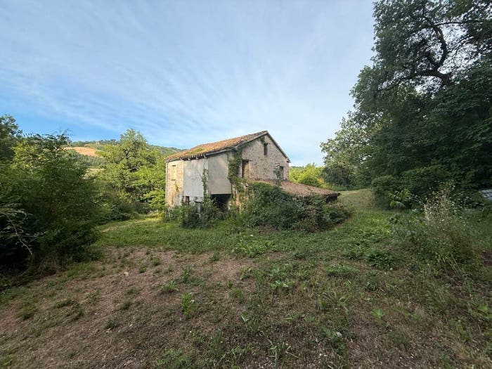 Casa con 6 locali in vendita in Strada Provinciale Fiastra Monastero, Belforte del Chienti