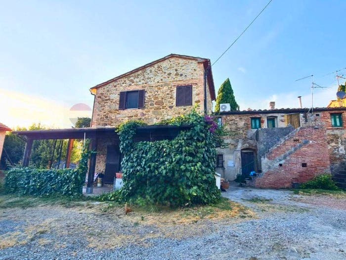 Casa quadrilocale in vendita in Gambassi Terme