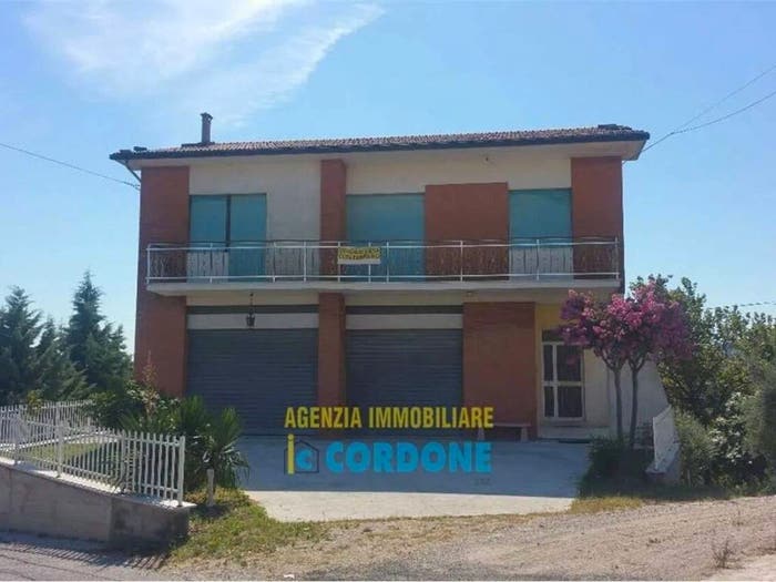 Casa con 5 locali in vendita in Montappone