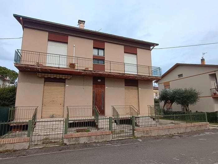 Casa con 6 locali in vendita in Via Bezzecca, Centinarola, Fano