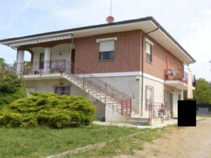 Casa con 6 locali in vendita in Via Torino, Robella