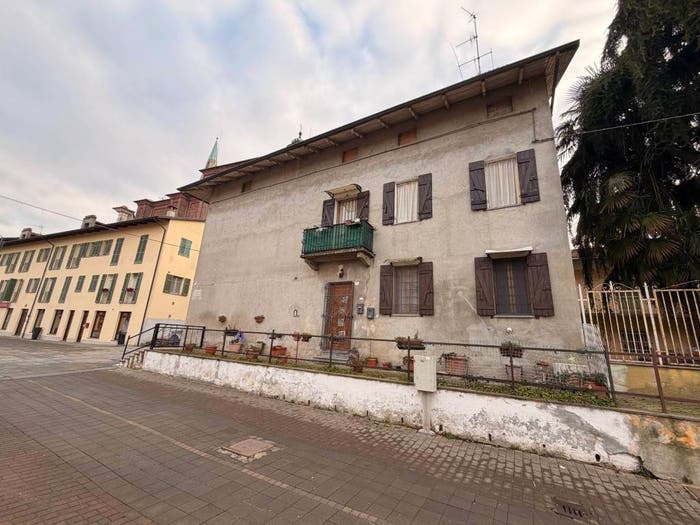 Casa con 6 locali in vendita in Viale Novembre, Centro, Livorno Ferraris