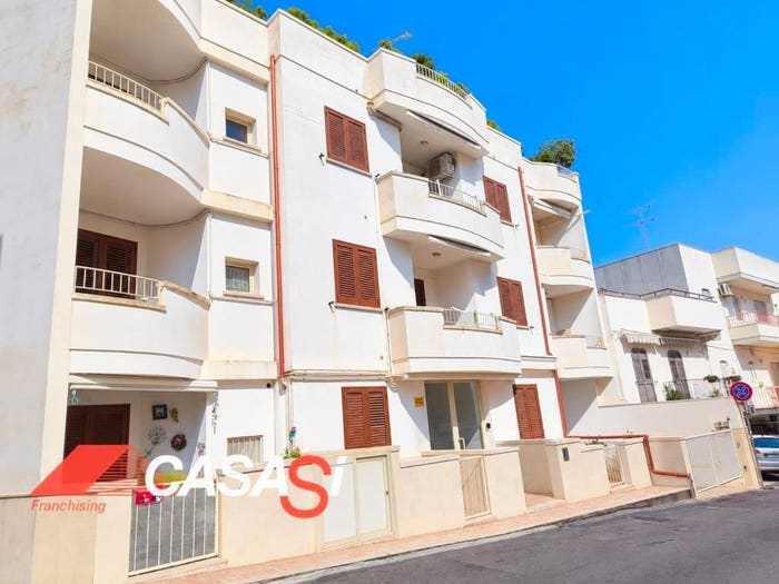 Appartamento trilocale in vendita in Via Giampiero Faccolli, Centro, Otranto