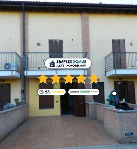 Casa quadrilocale in vendita in Piazza Soyons, Spinadesco
