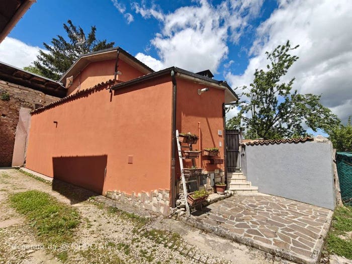 Casa trilocale in vendita in Genzano Sassa, L'Aquila