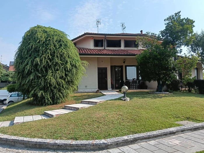 Casa con 5 locali in vendita in Via della Fontana, Calusco d'Adda