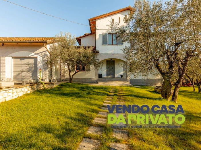 Casa con 6 locali in vendita in Via Giuseppe Rigutini, Centro, Lucignano
