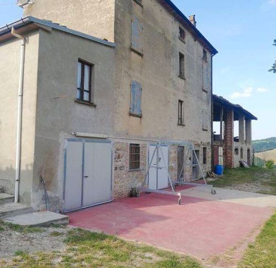 Casa con 6 locali in vendita in Pianello Val Tidone