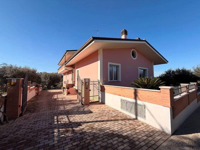 Casa con 6 locali in vendita in Via Case Alte, Sant'Omero