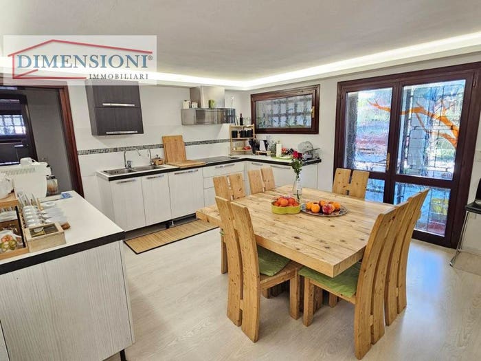Casa con 6 locali in vendita in Via Giacomo Matteotti, Centro, Abano Terme
