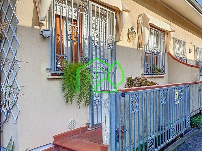Casa con 6 locali in vendita in Via Giacomo Matteotti SNC, Torre del Lago, Viareggio