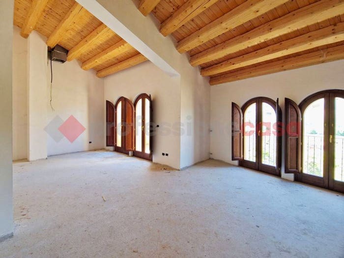 Casa con 6 locali in vendita in Via Costantinopoli, Sant'Elia Bazzano, L'Aquila