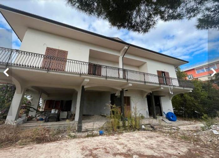 Casa con 6 locali in vendita in Via Gaetano Donizetti, Centro, Osimo