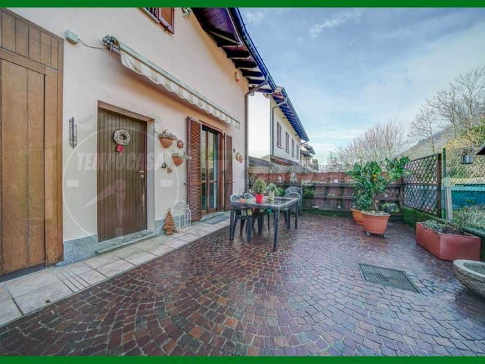 Casa trilocale in vendita in Via Novembre, Centro, Cittiglio
