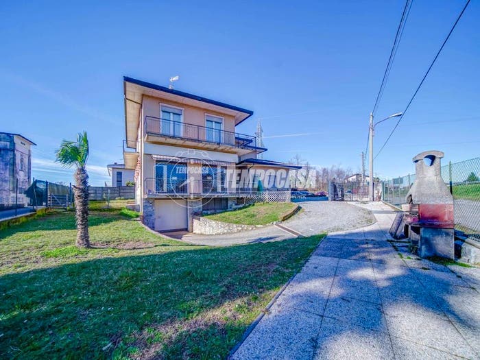 Casa con 6 locali in vendita in Via Piave, Caronno Varesino