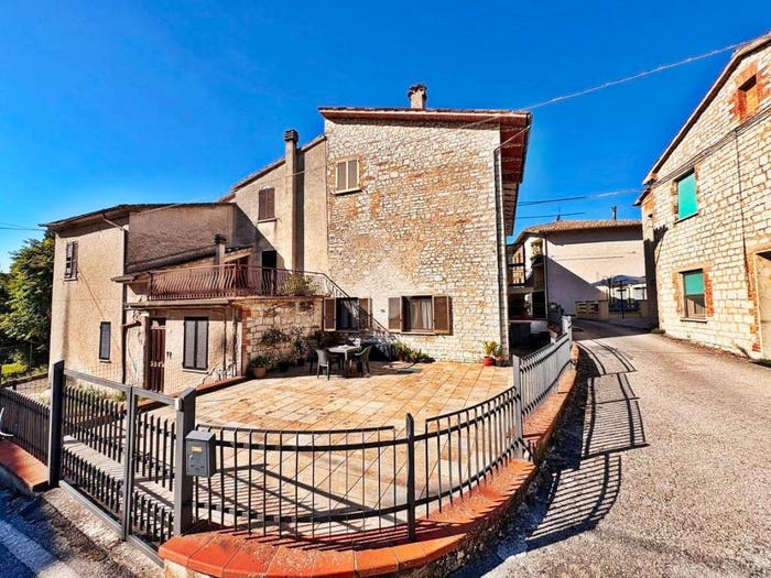 Casa con 5 locali in vendita in Via Palazza, Purello, Fossato di Vico