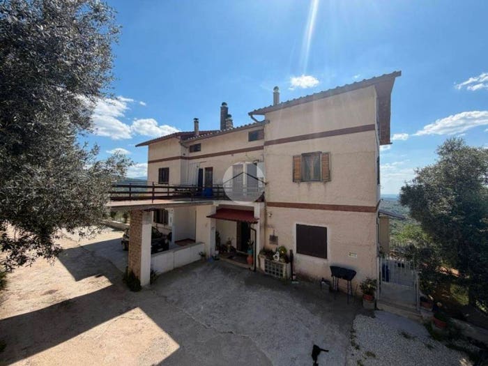 Appartamento con 6 locali in vendita in VIA SALARIA NUOVA, Nerola