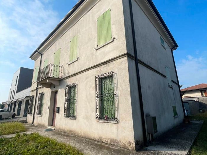 Casa con 6 locali in vendita in Via Abetone Brennero, Centro, Poggio Rusco