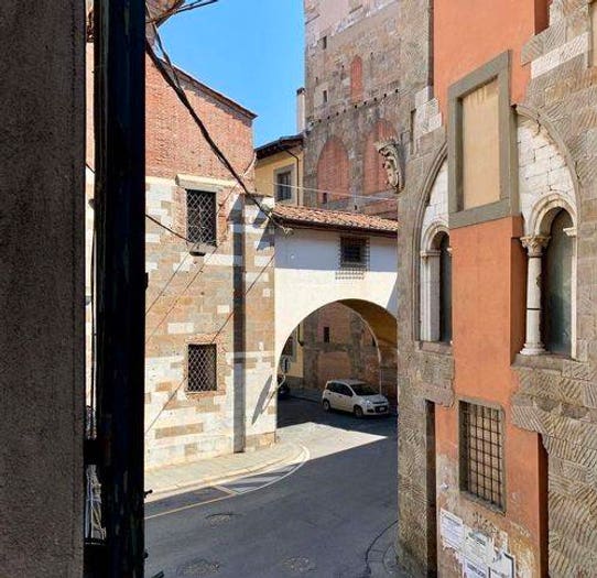 Appartamento con 6 locali in vendita in Via Santa Maria, Santa Maria, Pisa