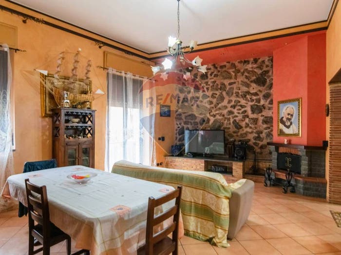 Casa quadrilocale in vendita in Via Vittorio Emanuele III, Ospedale Sciarelle Aci Platani, Acireale