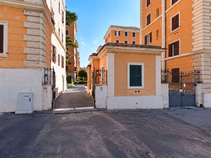 Appartamento trilocale in vendita in Via Monza, San Giovanni, Roma