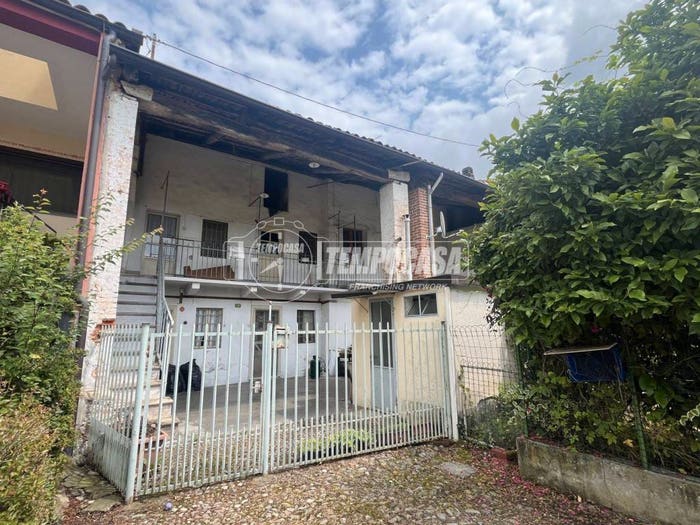 Casa con 6 locali in vendita in Via FRAZIONE PREPARETTO, Castellamonte