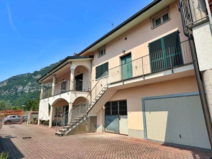 Casa con 6 locali in vendita in Via Ciserino, Lierna