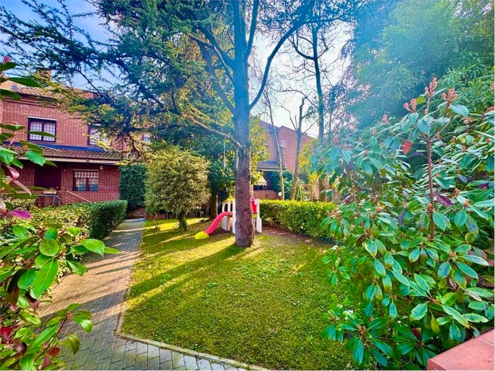 Casa con 6 locali in vendita in adze via Cimone, Crocetta, Modena