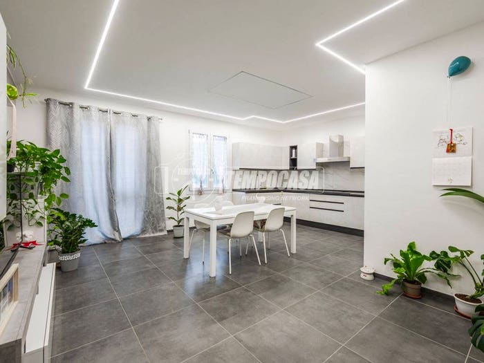 Appartamento quadrilocale in vendita in Via Canolo, Canolo, Correggio