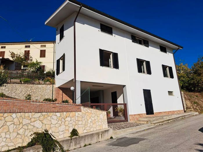 Casa con 5 locali in vendita in Ripe Di Civitella No Number, Ripe, Civitella del Tronto