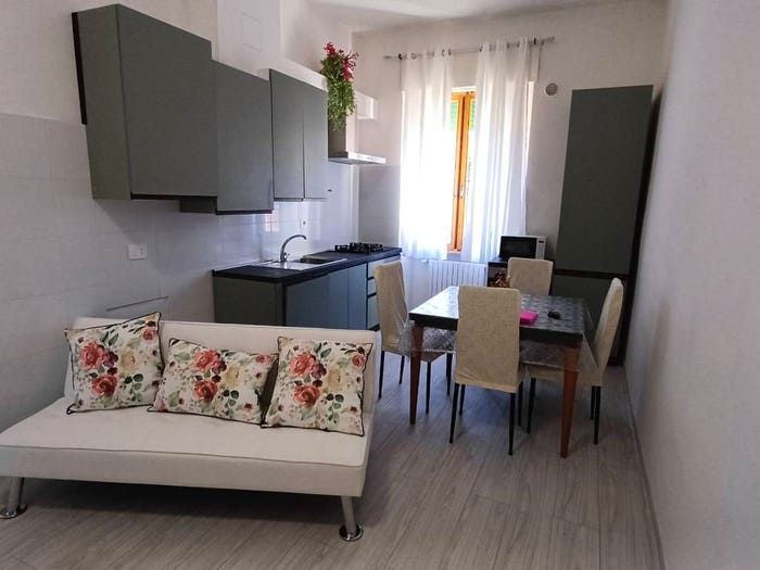 Appartamento quadrilocale in vendita in Via Montegrappa, Centro, Poggibonsi