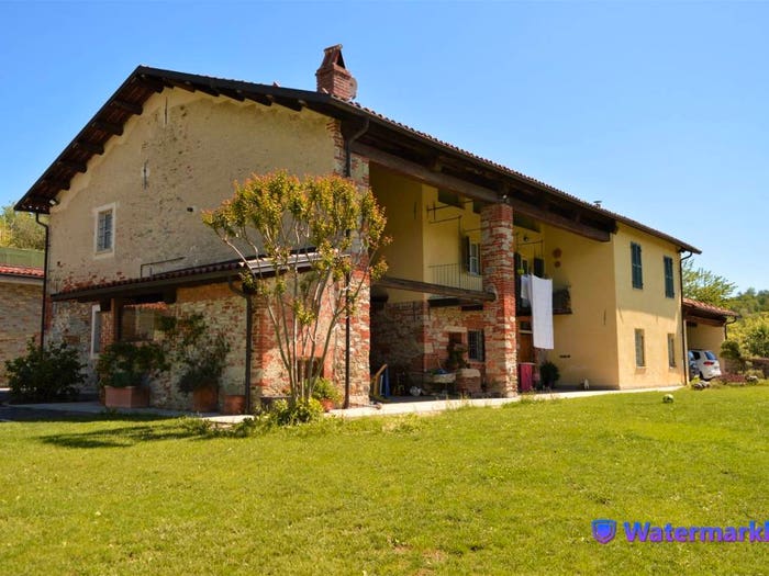 Casa con 6 locali in vendita in Via Niella Tanaro, Briaglia