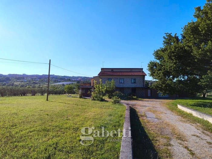 Casa con 6 locali in vendita in Via San Giovanni dei Gelsi, San Giovanni, Campobasso