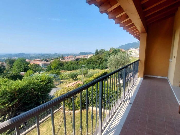 Casa con 6 locali in vendita in Via Roma, Centro, Borso del Grappa