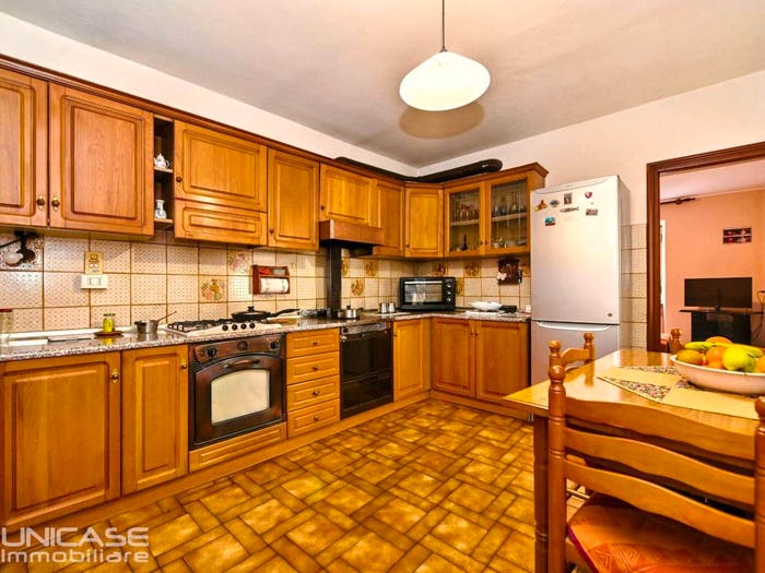 Casa con 6 locali in vendita in Vicolo Portici, Centro, Farigliano