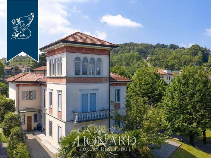 Casa con 6 locali in vendita in Buguggiate
