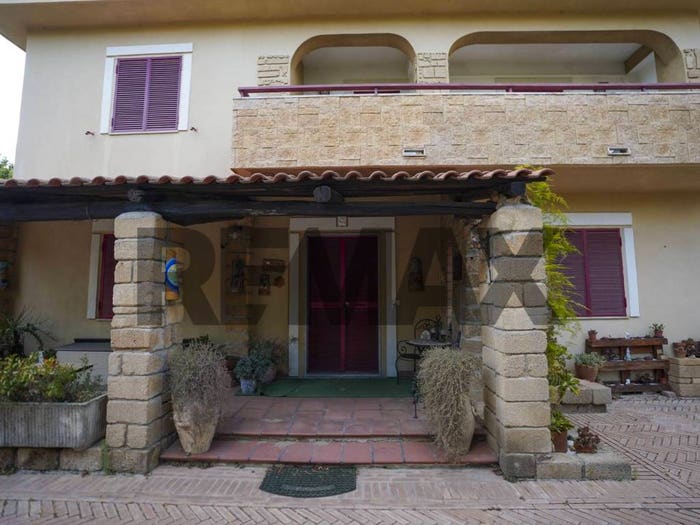 Casa con 6 locali in vendita in Via Nazioni Unite, Tufolo Farina, Crotone