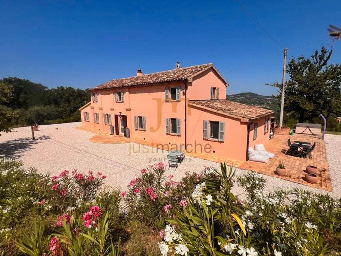 Casa con 6 locali in vendita in Cartoceto